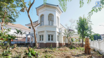 *****บ้านเดี่ยวมือสอง ม.กฤษดานคร39 ปิ่นเกล้า หลังมุม ติดถนนบรมราชชนนี รองรับความสุขบนเนื้อที่ดิน 153.9 ตร.ว. ฟังก์ชัน 5 ห้องนอน 4 ห้องน้ำ 2 ที่จอดรถ พร้อมพื้นที่ใช้สอยกว่า 240 ตร.ม. ใช้ชีวิตใจกลางสิ่งอำนวยความสะดวก เพียง 10 นาทีถึงเซ็นทรัลปิ่นเกล้า